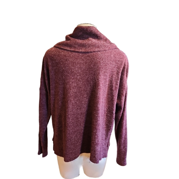 Very J Plum Colored 3/4 Sleeve Cowl Neck Sweater With Two Front Pockets Sz Small - Picture 2 of 6
